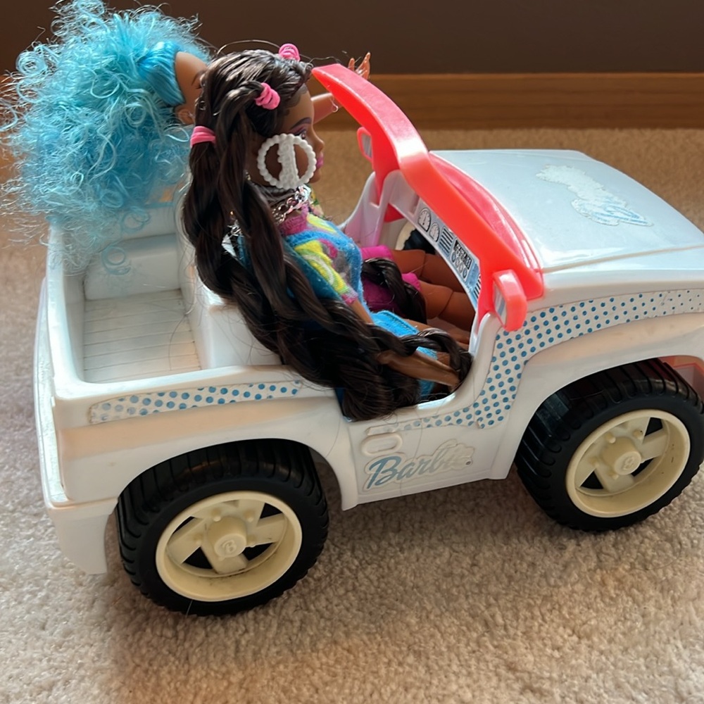 Vintage Barbie Jeep with 2 Dolls - Picture 5 of 8